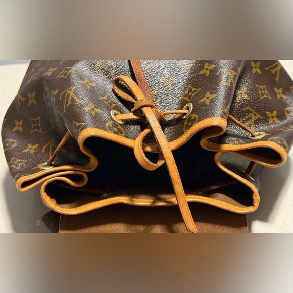 LOUIS VUITTON Monogram Montsouris GM Backpack - Picture 11 of 16